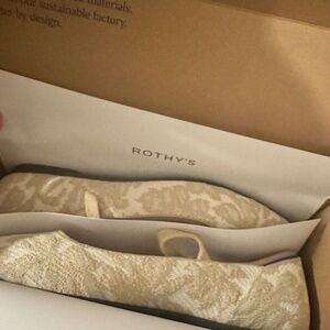 BRAND NEW Rothy’s The Point Mary Jane II - White Chantilly - Size 9